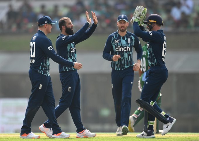 ENG VS BAN 1st ODI.England Bowlers Restrict the Bangladesh Batsman to 209/10