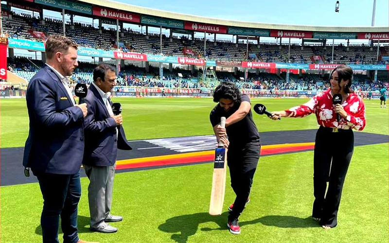 Telugu Actor Nani Graces Vizag’s Pre-Match Show for India-Australia ODI, Promotes Upcoming Film and Shows Cricketing Skills